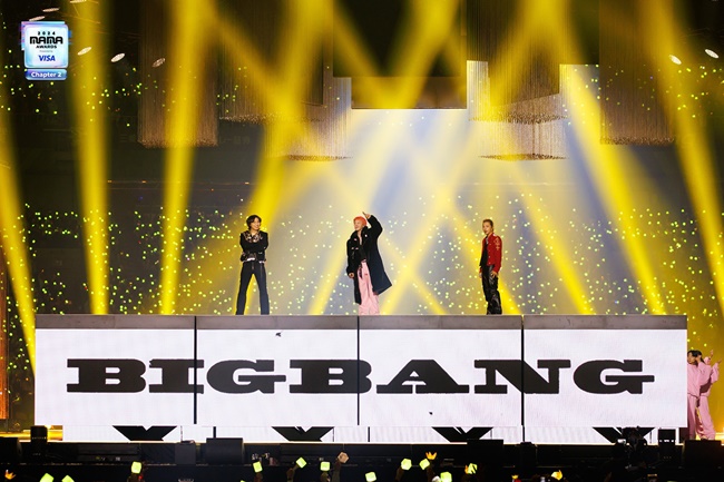 BIGBANG回歸！三人在「MAMA」舞台表演，權志龍睽違9年再登場引發熱烈轟動